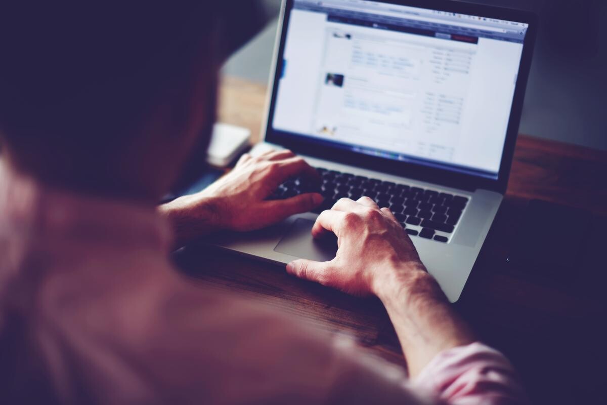 web-graphic-designer-realwebs.gr-1 Σχετικά με εμάς  